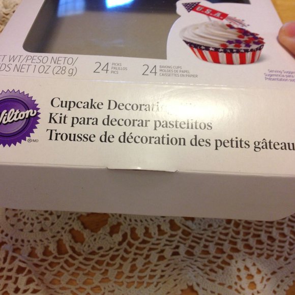 Wilton Cupcake Decorating USA Picks and Baking Cups - Picture 4 of 7
